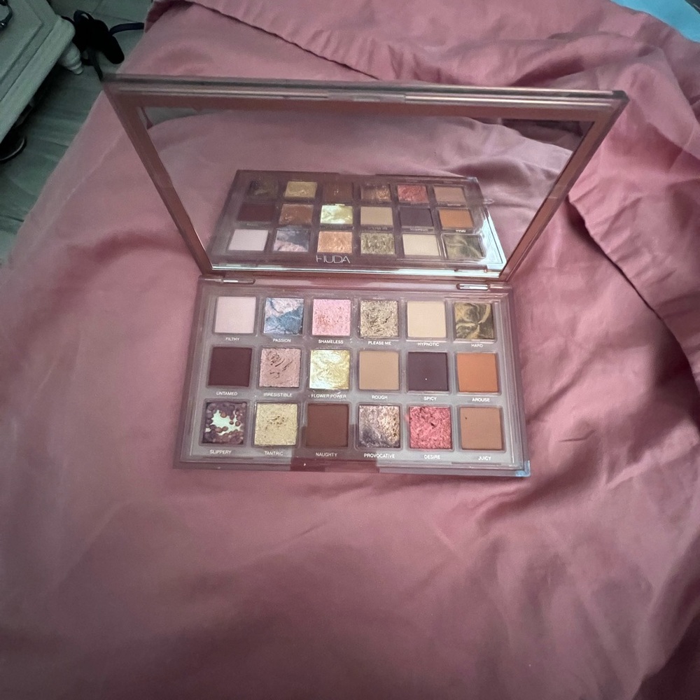 HUDA BEAUTY Eyeshadow Palette - Pink, Gold, Brown Tones